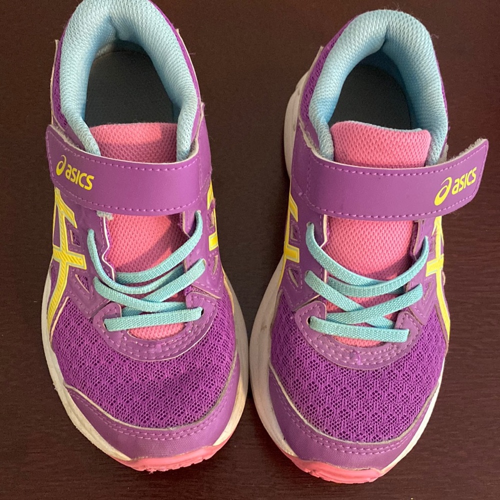 Girls ASICS tennis shoes